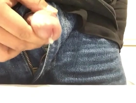 亚洲人的工作场所手淫和射精 gay porn chinese gaydar