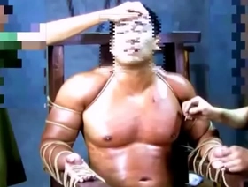 亚洲同性恋男人在酷刑岛的第1天经历极端的愉悦和痛苦 gay japan bear porn