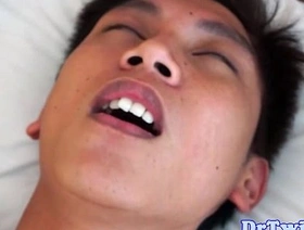 业余亚洲医生在Twink上使用Electrosex hot father and son gay porn