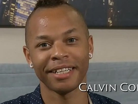 同性恋业余加尔文·柯林斯（Calvin Collins）为潜在伴侣暴露了他的后方 japan gay porn daddy