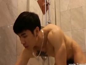 肌肉发达的亚洲傻瓜射精 hot gay porn paravent