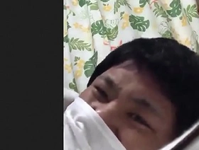 尽管有支气管炎，日本男子还是在相机上分享了亲密的时刻 hot turkish gay porn