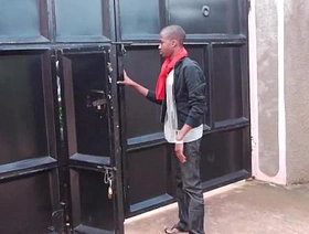 在感官园艺场景中的非洲twinks hot taiwan gay porn