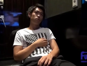 在他的第一个全长手淫表演中引入了受欢迎的约翰尼型模型！ chinese twitter gay porn