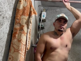 来自西班牙，墨西哥和巴西的拉丁美洲人炫耀他们的手淫技巧 hot dude gay porn