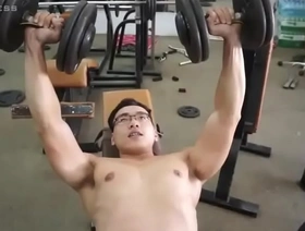 越南同性恋者的山雀锻炼会导致体重增加并拥抱身体阳性 asia gay porn twitter