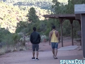 一个肌肉发达的纹身男人与他的亚洲伴侣进行无保护的性爱，给他一个口交，并用面部 japan hot unconcerned porn