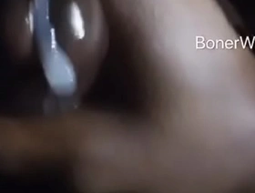 肌肉发达的黑人在观看亚洲色情时用油自慰 hot arab gay porn