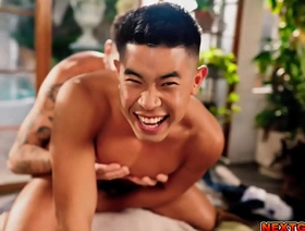 亚洲螺柱克里斯·戴姆尼德（Chris Damned）和卢克·特鲁恩（Luke Truong）参加热情的鞍遭遇 cute chinese teen jubilant porn
