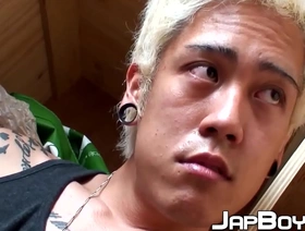 亚洲同性恋青少年自慰并探索他在独奏视频中的狭窄洞 hot hd indian gay porn