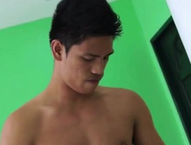 同性恋亚洲男孩直接开始肛门动作 chinese sauna gay porn