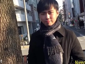 年轻的亚洲twink在浴缸里享乐 north korean gay porn