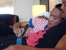 亚洲人twink丹尼尔和盖伊与口头和肛门玩耍 hot gay porn