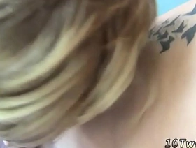 亚洲男同性恋男孩在热气腾腾的性爱会议上纹身 chinese handjob gay porn