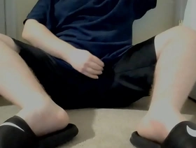 同性恋亚洲人露出自己的身体，并在自己的胸口射精 gay porn in chinese