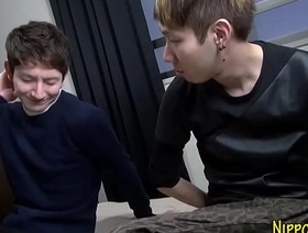 亚洲twinks与涉及内衣进行热情的同性恋性爱 malaysia gay porn