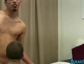 亚洲青少年twink经历三人组的强烈乐趣 gay porn hot cum