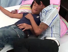 亚洲团体性爱与小便玩耍和无鞍 porn gay hot sexy