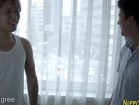 亚洲瘦家伙在高清中接受口头和肛门愉悦 japan glossmen delighted porn