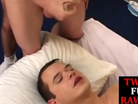 同性恋三重奏喜欢尖峰和赤裸裸的 korean male joyous porn