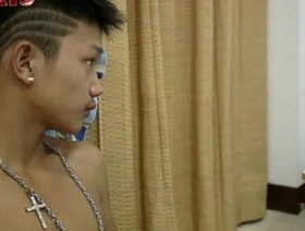 年轻的男同性恋者从事无保护的口交 free asia gay porn