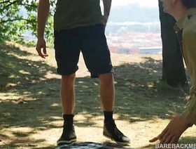 同性恋三人组在户外吐口水和面部 sex gay porn thailand