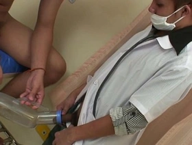 泰国Twink的小便在水上运动视频中 hot gay porn stars