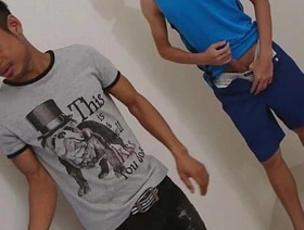 年轻的Twink获得了令人难忘的鞍体验 gay chinese porn tube