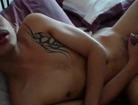 泰国同性恋twink的凯（Kai）愉悦他的亚洲成员 jap bear unconcerned porn