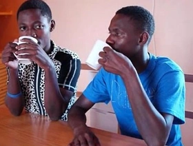 同性恋Twinks从事口交和小便游戏 handsome gay chinese porn