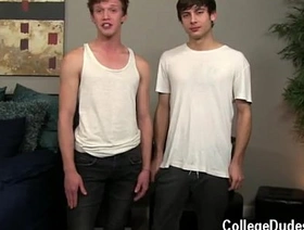 亚洲Twink Riler和Zaden有热气的酒店相遇 horny hot gay porn