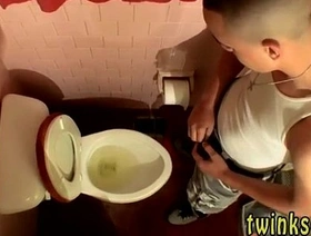 第一次同性恋Twink在高清图片中分享了他的淫荡的欲望 gay hot cum porn