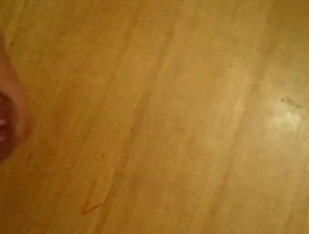 Soloboy在明确的视频中探索了他娇小的成员 black gay hot porn