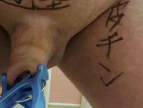 日本同性恋家伙用他的未切割的公鸡在洗衣篮中自慰 gay porn telegram myanmar