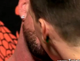 日本Twink Mitch在一部热气腾腾的同性恋电影中，带有租用A-Twink服务 gay porn hot and glum