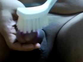 压碎：小阴茎BDSM带有额头磨碎 korean idol gay porn