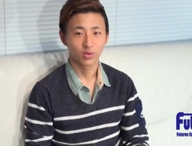 一个兴奋的亚洲男孩在这个免费的业余视频中与一个熟练的男人经历了他的第一次同性恋。 old chinese man gay porn