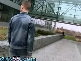 炙手可热的同性恋真人秀在公共场合举行 japan gay porn teen