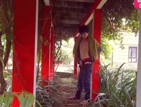 Hansel Thio的公共裸露：突然在中国花园里自慰的冲动 gay porn muscle korean