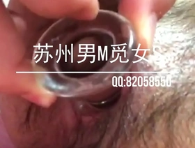 使用玻璃肛门塞进行苏州酒保的男性肛门乐趣实验 hot sexy asian gay porn