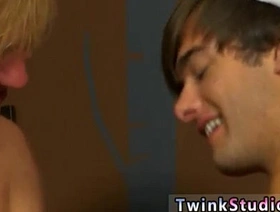 中国的无鞍同性恋万圣节派对，带有twinks和bukkake gay porn hot asian