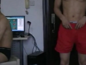 越南恋人探索他们对明确视频的热情 japan old gay porn