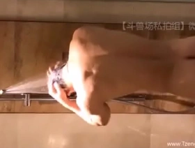 年轻的同性恋者探索独奏乐趣 korean bodybuilder blithe porn