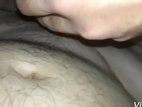 同性恋越南男人与一个年轻的伴侣分享他的大公鸡 porn gay hot sexy