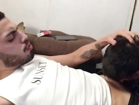 混合种族Japa给诺维尼奥提供了惊人的口交 hot gay porn jester